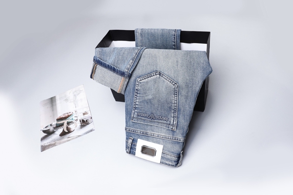 ブランドジーンズ着用イメージ